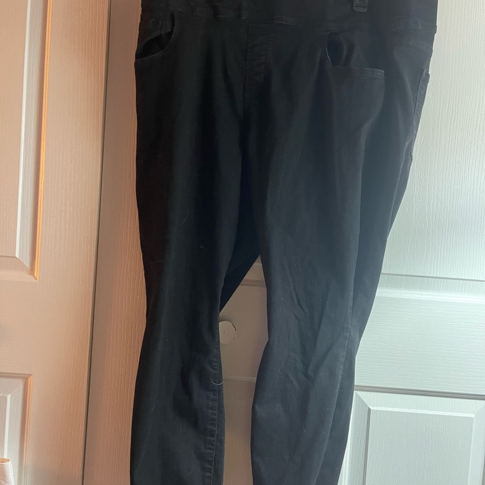 Old navy rockstar size 28 jeans